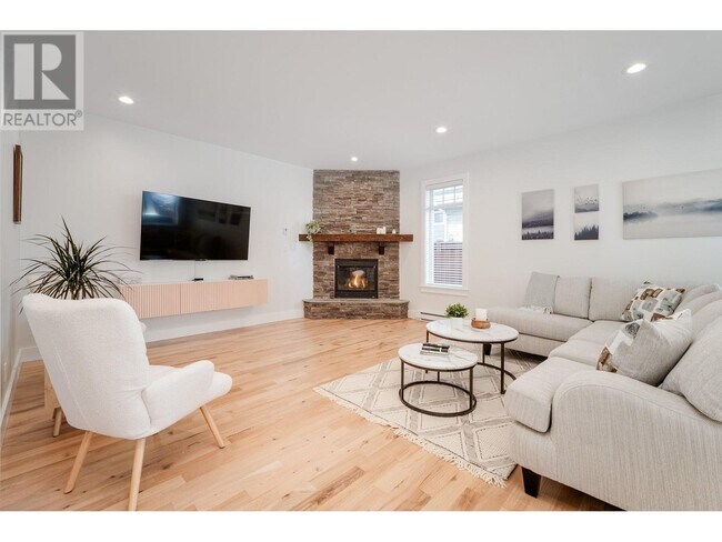 Building Photo - 1007 Balsam Pl