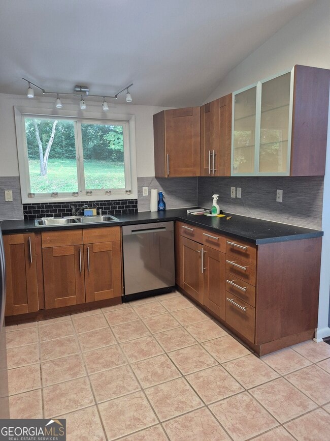Building Photo - 2357 Crestcliff Dr