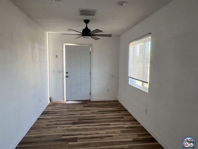 Foto del edificio - 1108 C.N.Perry Ave