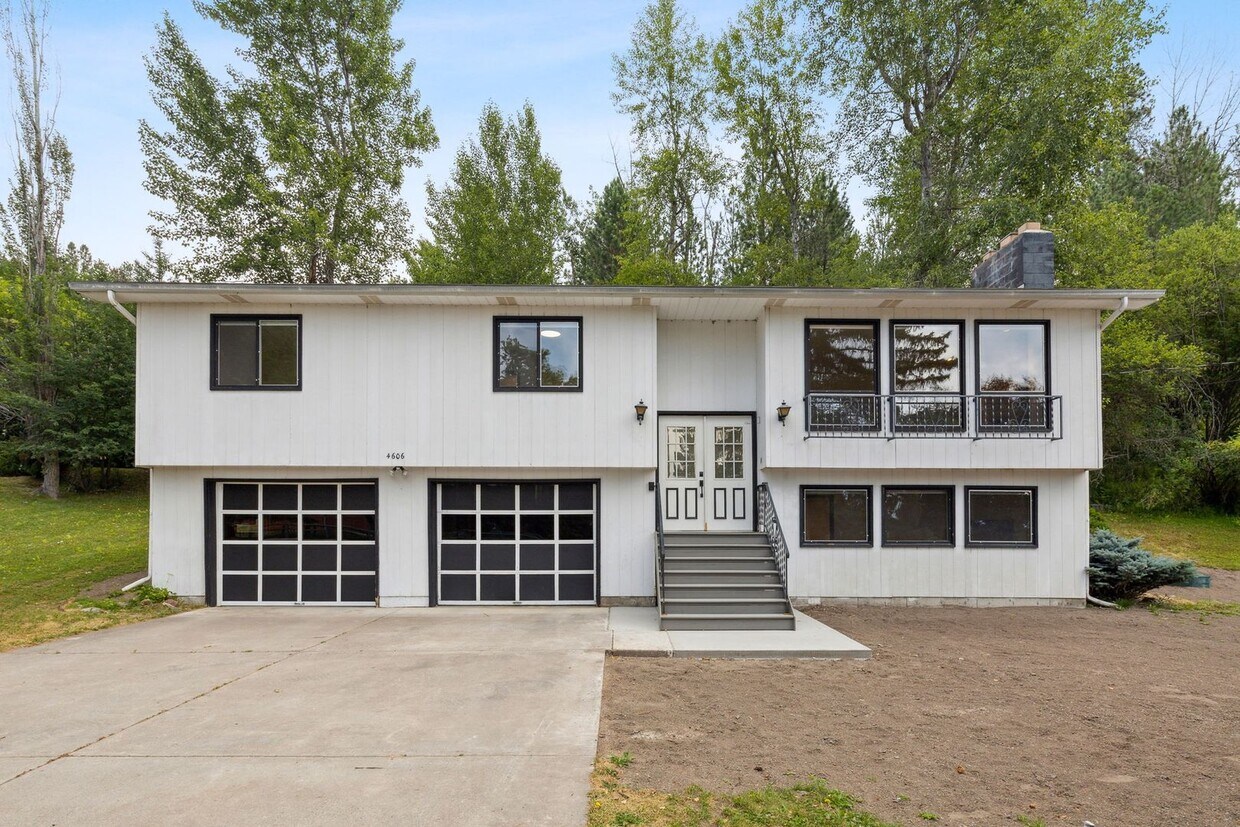 Foto principal - 3 Bed, 2.5 Bath House in the Rattlesnake