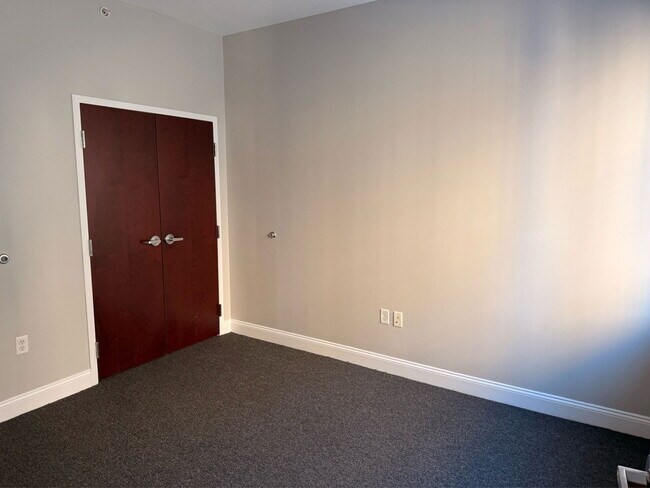 Foto del edificio - 210 Farmington Ave