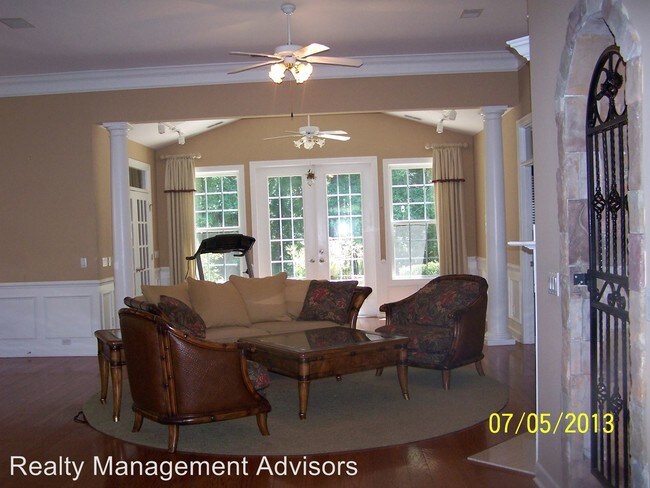 Building Photo - 4 br, 3.5 bath House - 8 Island West Court