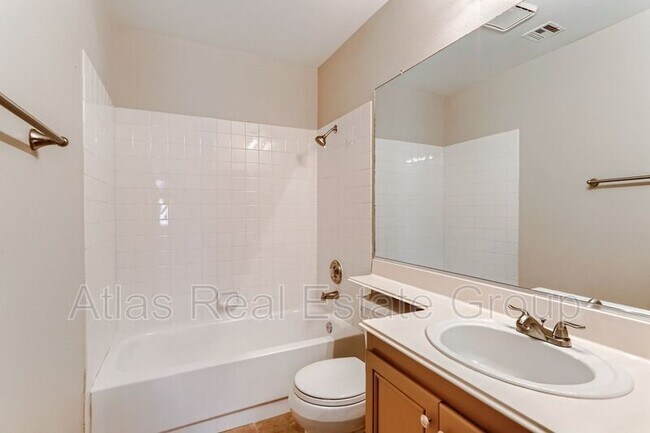 Foto del edificio - 5809 Red Umber Ave