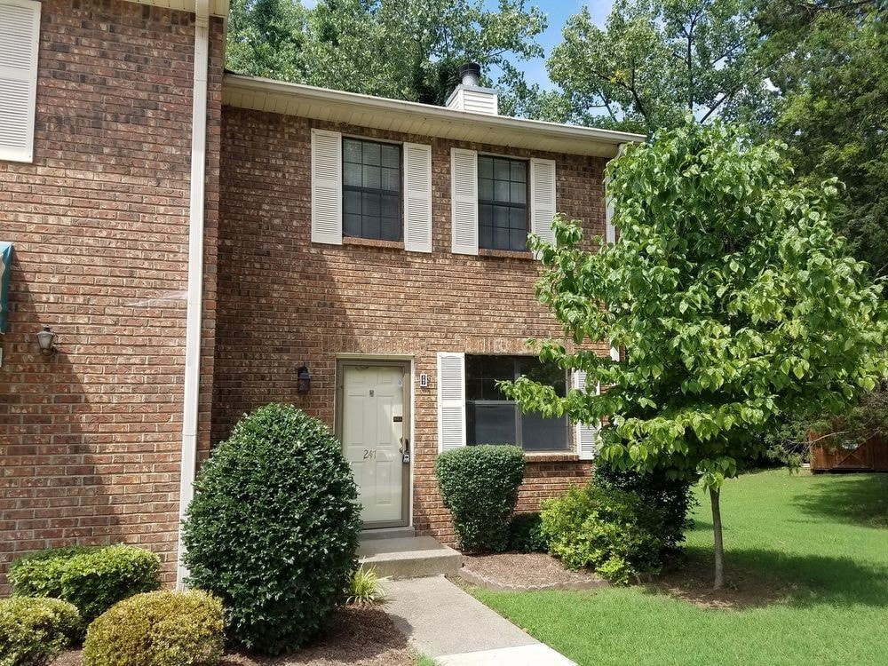 Primary Photo - Cozy townhouse in Hermitage