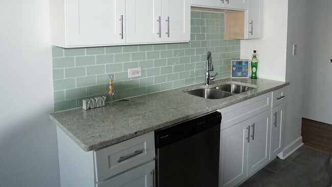 Foto del edificio - 3410 N Lake Shore Dr