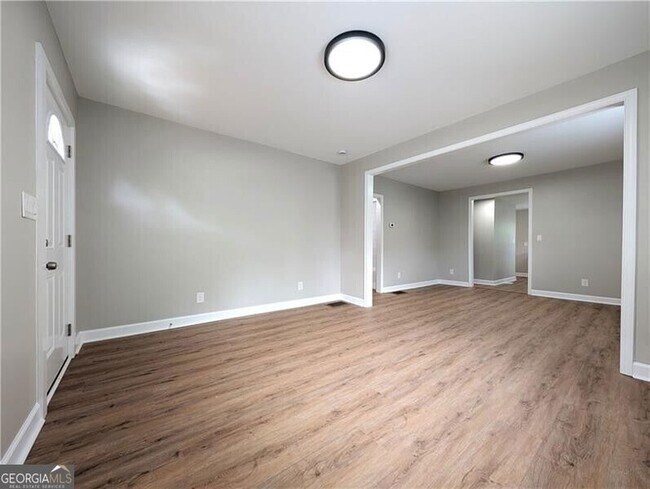 Foto del edificio - 1377 Pine Ave