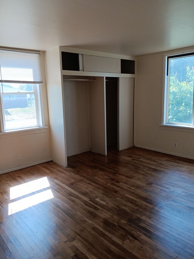 Building Photo - 2506 N Fir St