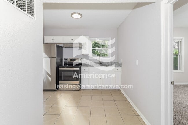 Building Photo - 104 Blackburn Ave