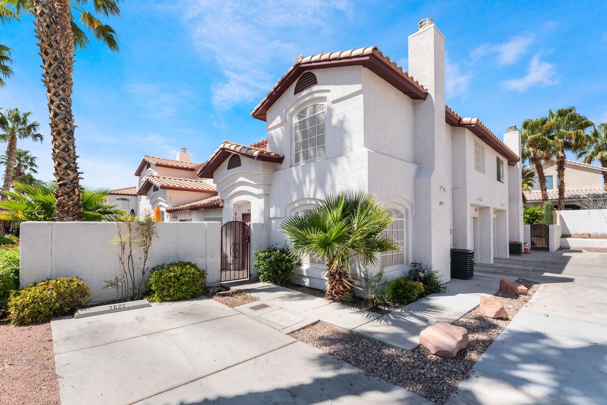 Primary Photo - Move in now to this beautiful 2 story 3 be...