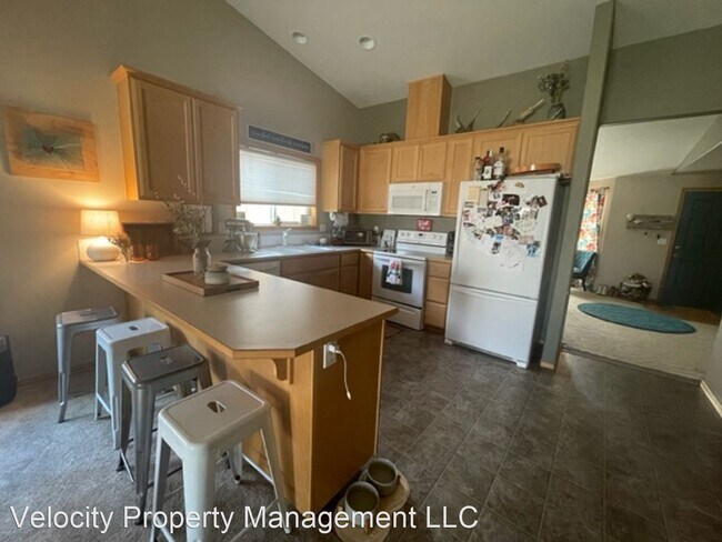 Building Photo - 3 br, 2 bath House - 428 Center Ridge Dr.