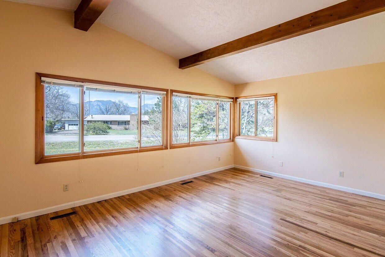 Primary Photo - Charming 4 bed, 2 bath Mid-Century Modern ...