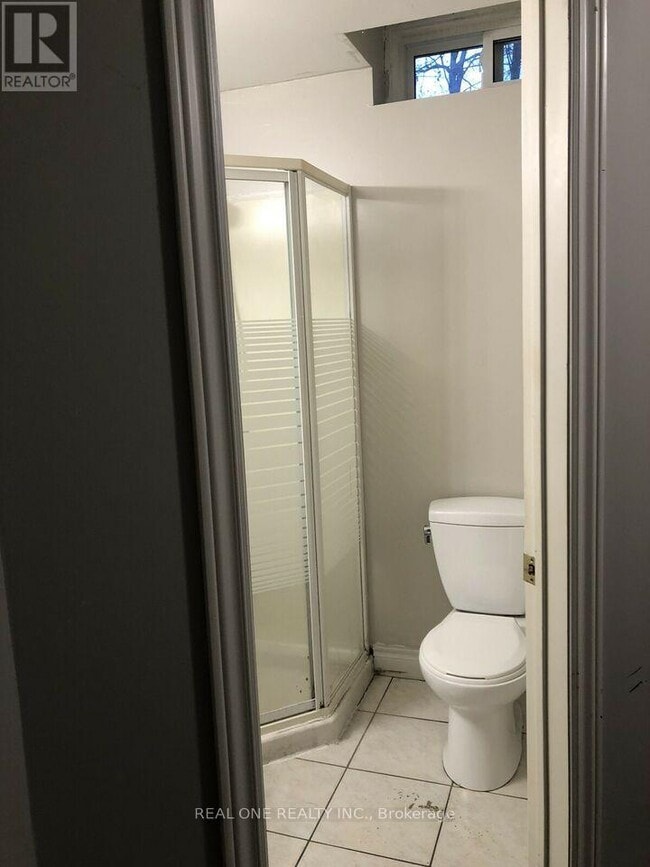 Building Photo - 160 Elson St