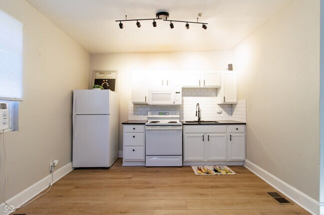 Foto del edificio - 1546 E 10th St