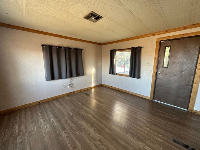 Building Photo - 1 Bedroom 1 Bathroom Mobile Home Duplex lo...