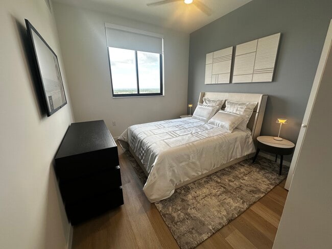 Building Photo - 119 SE 2nd Ct