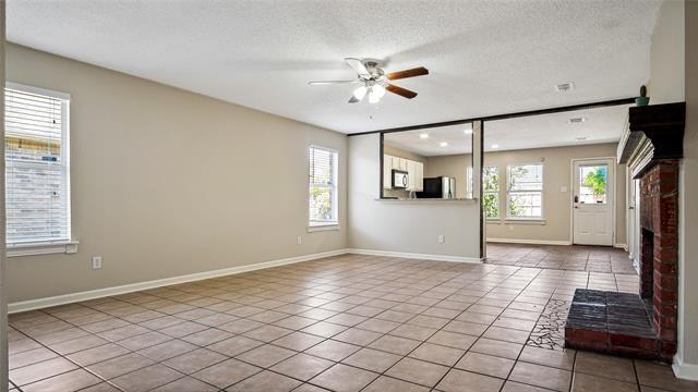 Building Photo - 2225 Maple Dr