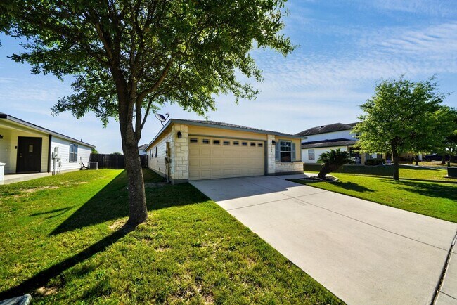 Foto del edificio - Beautiful home in the desirable Trails of Kensington Ranch, Schertz, TX - Realtor Commission: $500