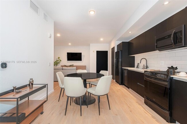 Building Photo - 398 NE 5th St