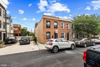 Building Photo - 601 S Rose St