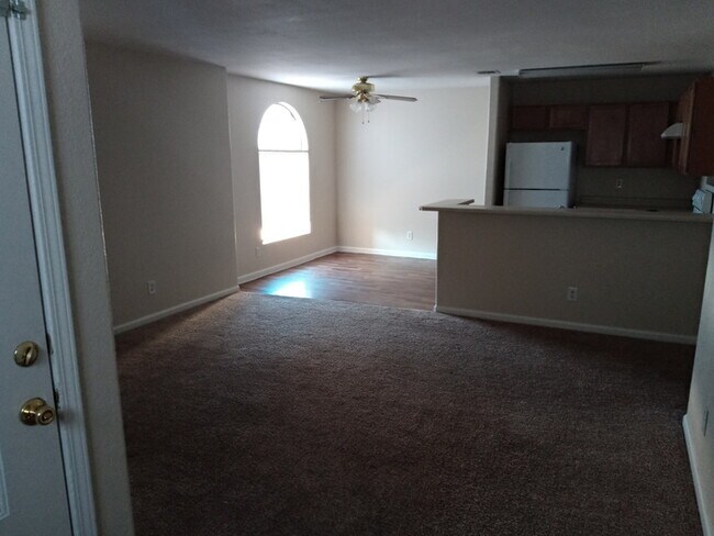 Foto del edificio - 2972 Juniper Hills Blvd