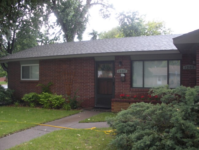 Foto del edificio - 1207 Castlerock Dr
