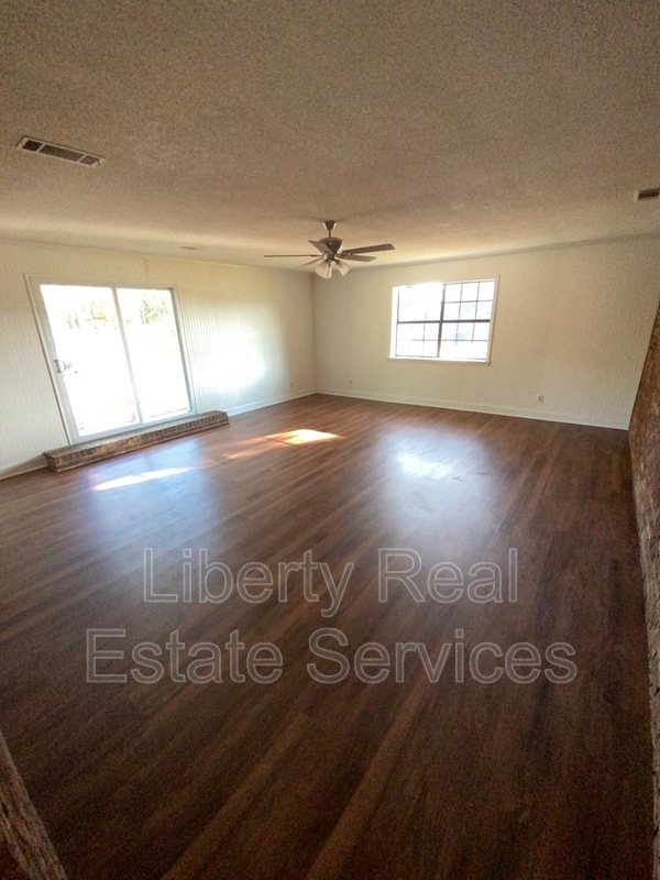 Foto del edificio - 719 S Main St