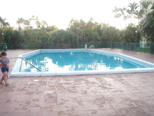 Foto del edificio - 6980 NW 186th St