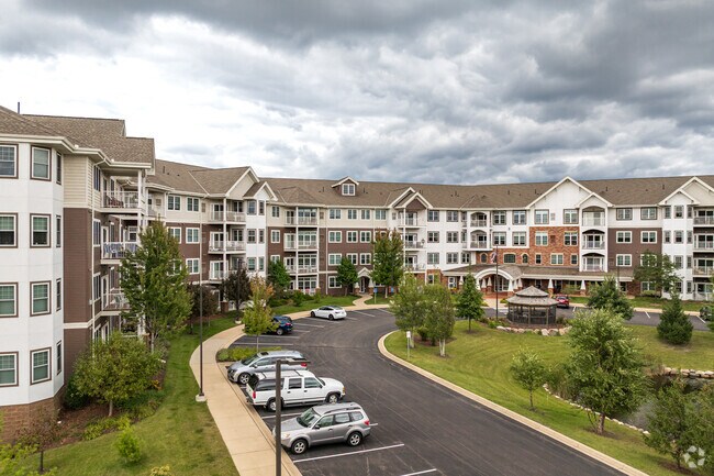 Foto del edificio - Applewood Pointe of Roseville at Central Park