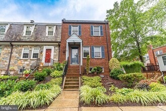 Building Photo - 3 E Linden St
