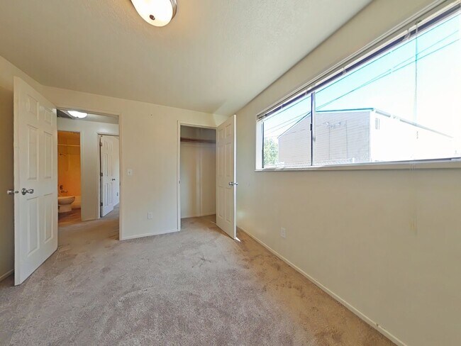 Foto del edificio - 2 Bedroom Apartment ~ Near 9th Street
