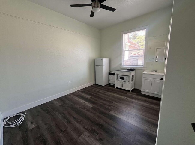 Interior Photo - 732 E. Santa Clara St.