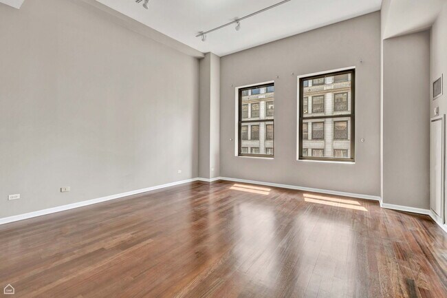 Foto del edificio - 5 N Wabash Ave