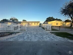 Building Photo - 19727 SW 118th Pl