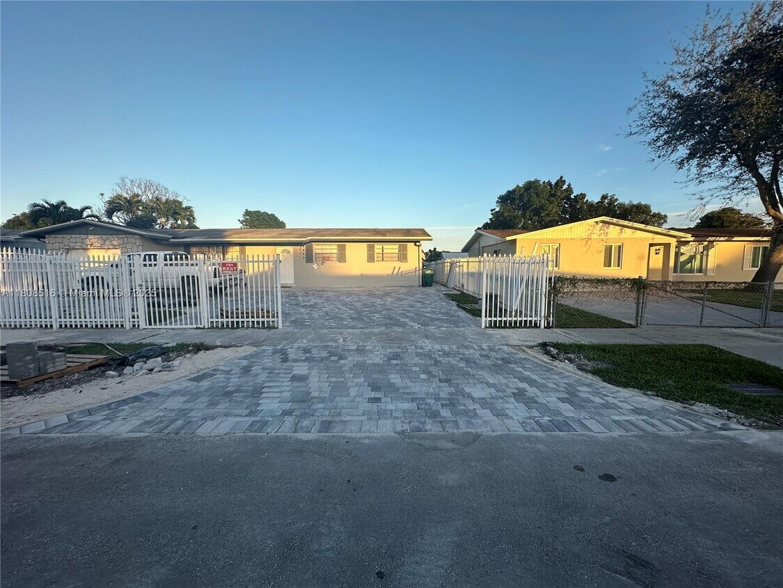 Primary Photo - 19727 SW 118th Pl