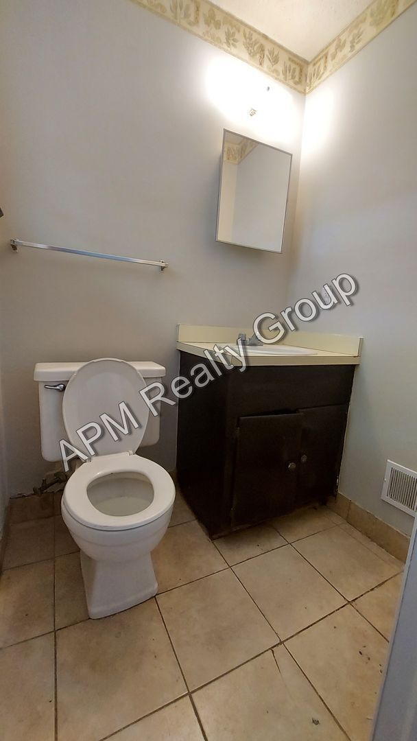 Foto del edificio - Three bedroom home off Wilson Blvd.