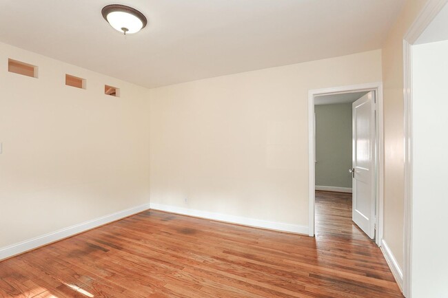Foto del edificio - 15 W Howell Ave