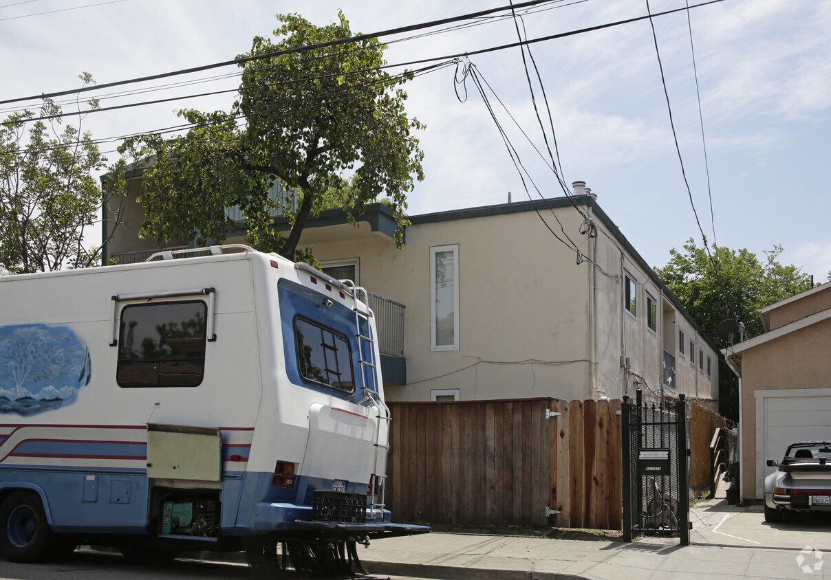 Building Photo - 675 30th St