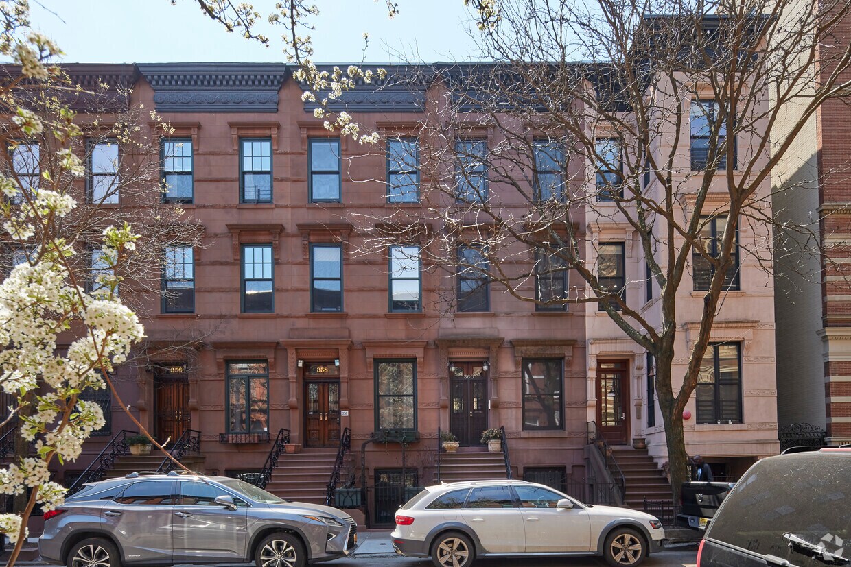 Primary Photo - 360 W 121st St