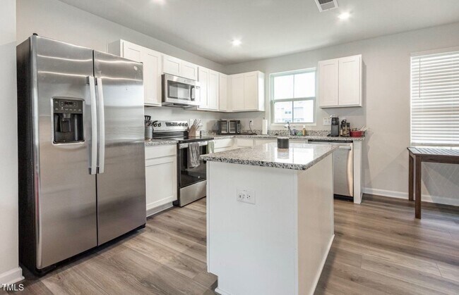 Foto del edificio - 416 Emerald Shire Way