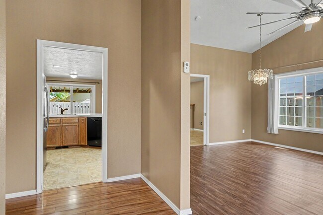 Foto del edificio - Lovely 3 bed, 2 bath home in South Salem neighborhood
