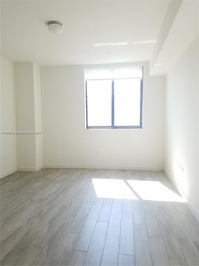Foto del edificio - 999 SW 1st Ave