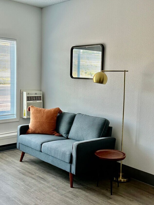 Primary Photo - 1 bed 1 bath in renovated complex! This un...