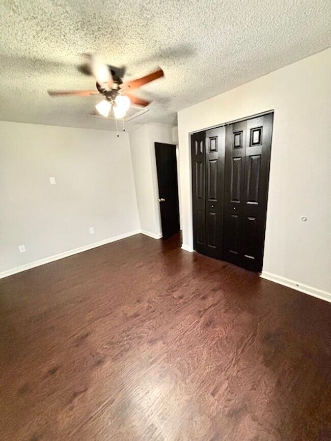 Foto del edificio - 4721 Samantha Ave