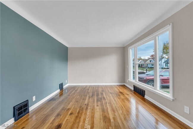 Foto del edificio - 14705 Krems Ave