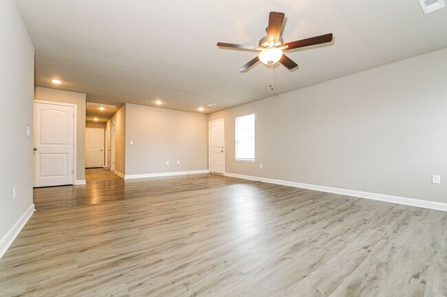 Foto del edificio - 3 BR/2BA | Newly Renovated Single Family Home | 1-Car Garage | Large backyard|Community Pool!