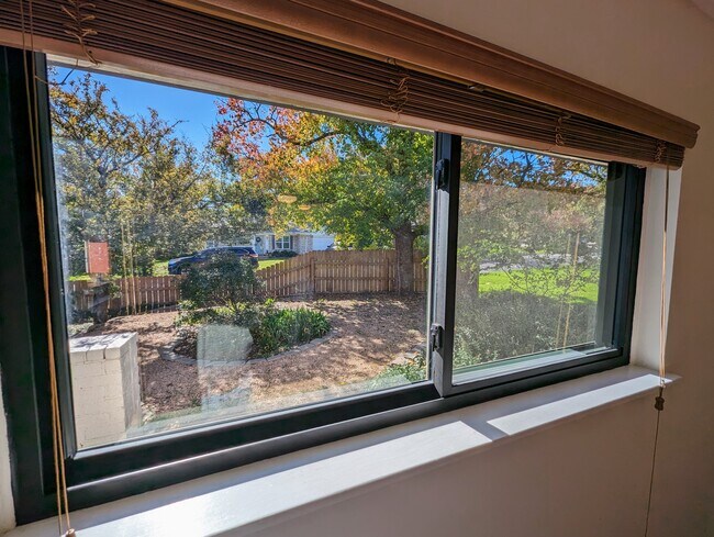 Foto del edificio - 504 Long Bow Ln