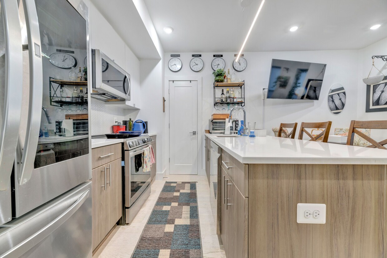 Foto principal - 4204 8th St NW