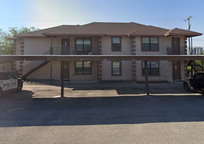 Foto del edificio - 116 Ramon Cardenas Dr