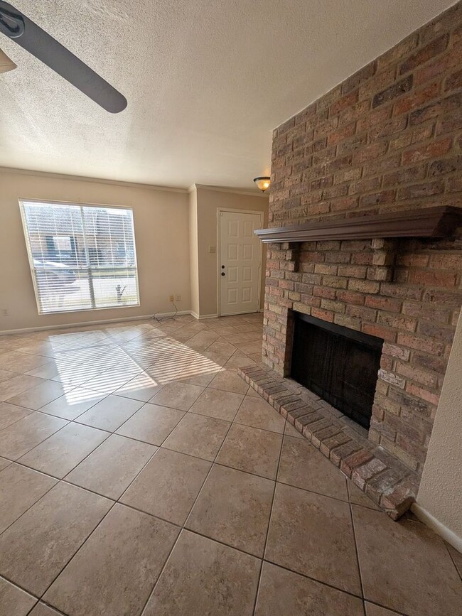 Building Photo - 956 Sunmeadow Dr