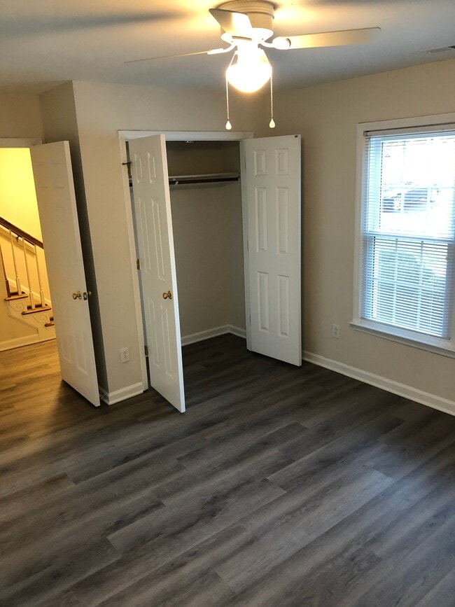 Foto del edificio - 6705 Twin Tree Ct